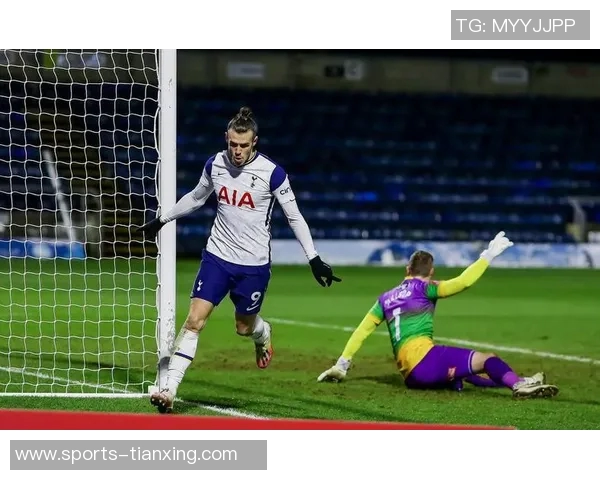 西蒙斯豪泽米诺特三人联手发威合砍53分助力球队逆转胜利